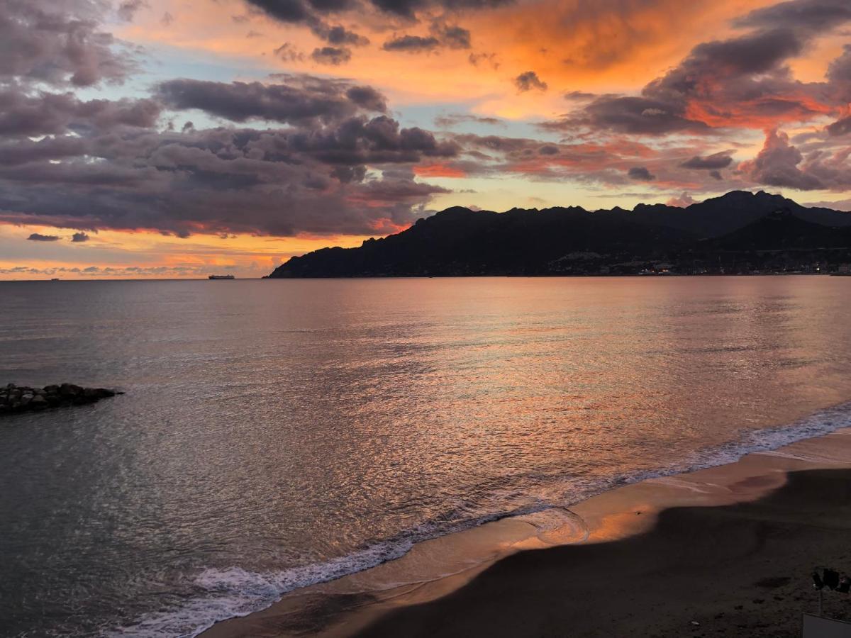 Casa Vacanze Seahorse Salerno Eksteriør bilde